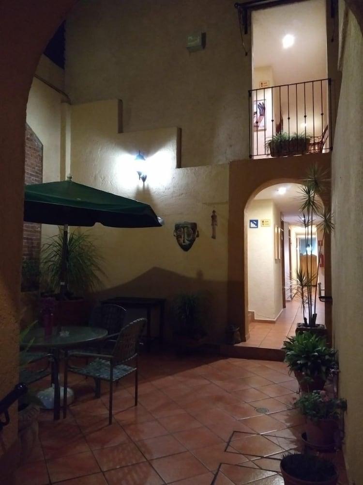 Hotel Casa Galeana Morelia Exterior photo